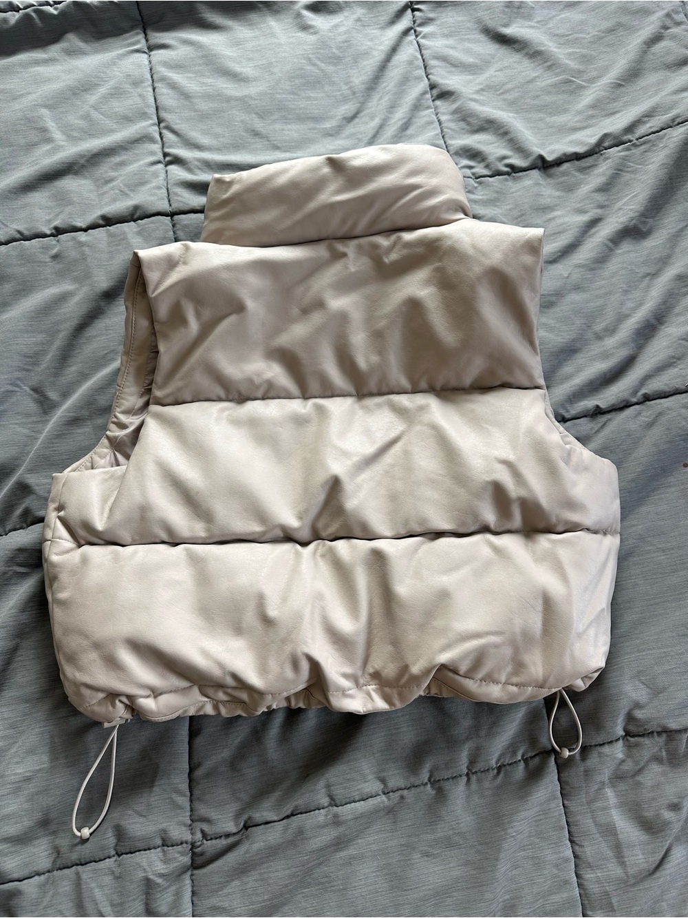 Hollister puffer vest - Picture 3 of 3